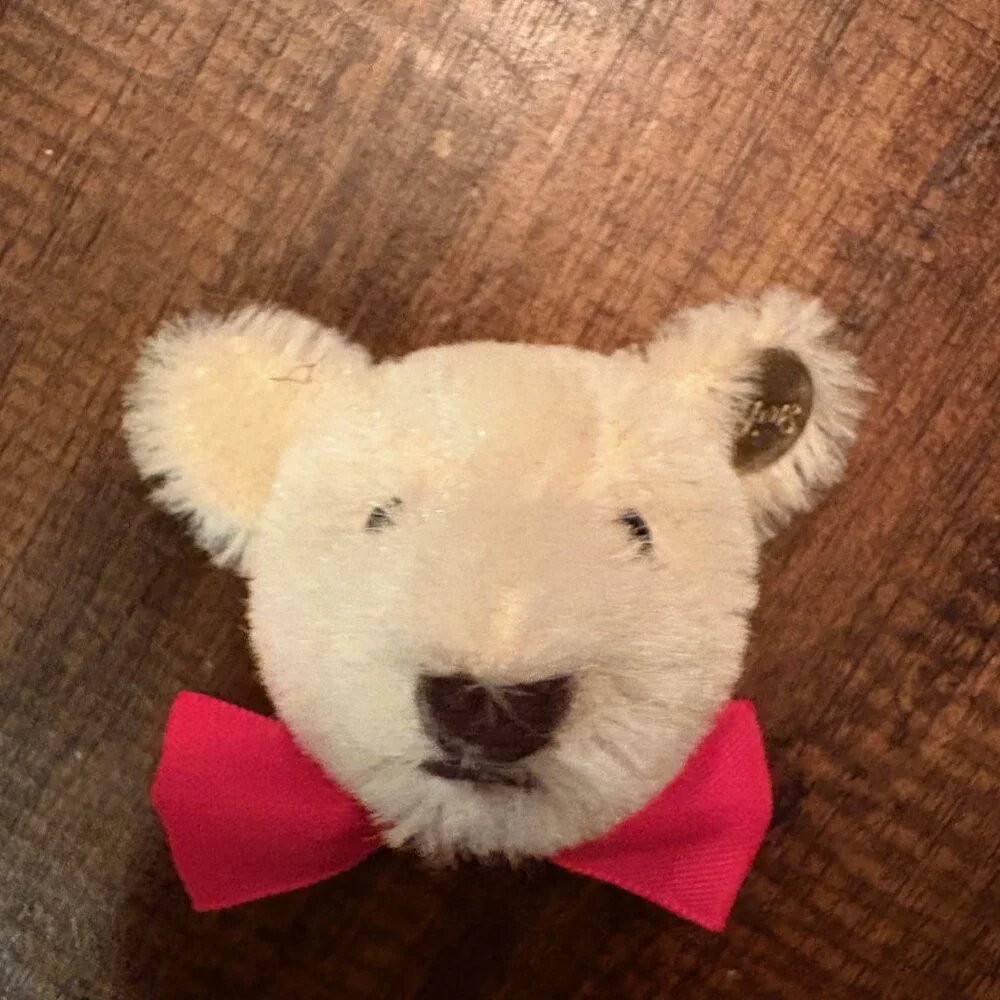 Vintage Steiff Bear Pin -- like new!